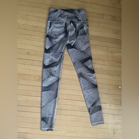 Under Armour Patterned Leggings - Picture 2 of 4